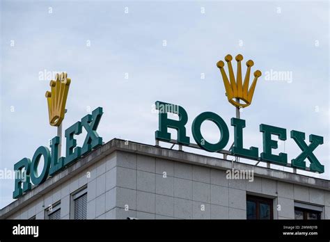 frankfurt rolex schriftzug auf dach